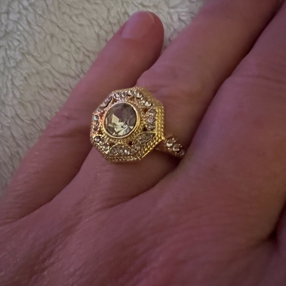 Elegant Gold Plated Women's Ring Size 9 NWOT - Picture 1 of 5